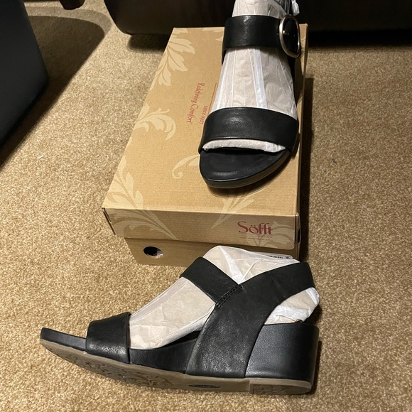 Sofft Vaya Black Sandals - Picture 5 of 8